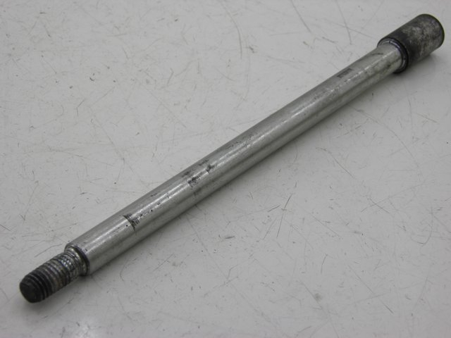 photo de AXE ROUE AVANT PIAGGIO X9 EVOLUTION 125 (2003 - 2007)