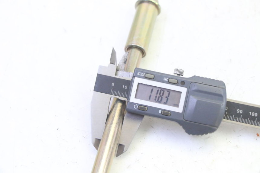 photo de AXE ROUE AVANT EFUN PUSA 1 - Gros plan technique