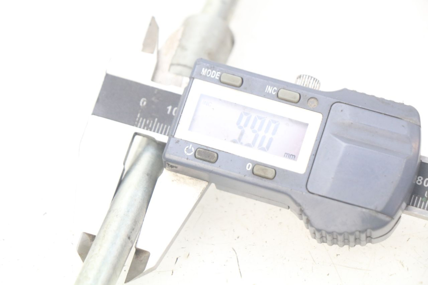 photo de AXE ROUE AVANT YAMAHA PW 50 (1984 - 2020)