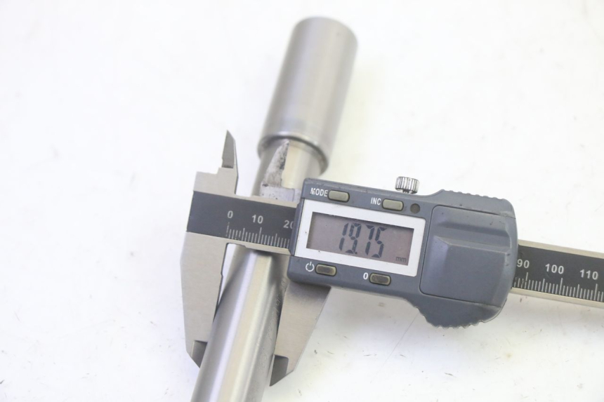 photo de AXE ROUE AVANT BMW R GS 1250 (2021 - 2024) - Vue d’ensemble