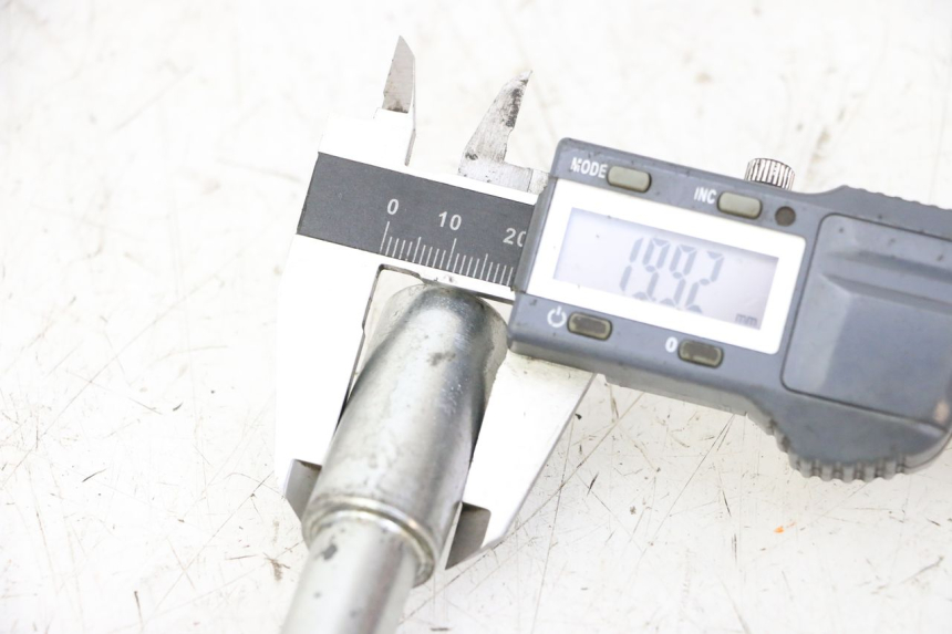 photo de AXE ROUE AVANT MAG POWER R-STREET 50 (2016 - 2025)