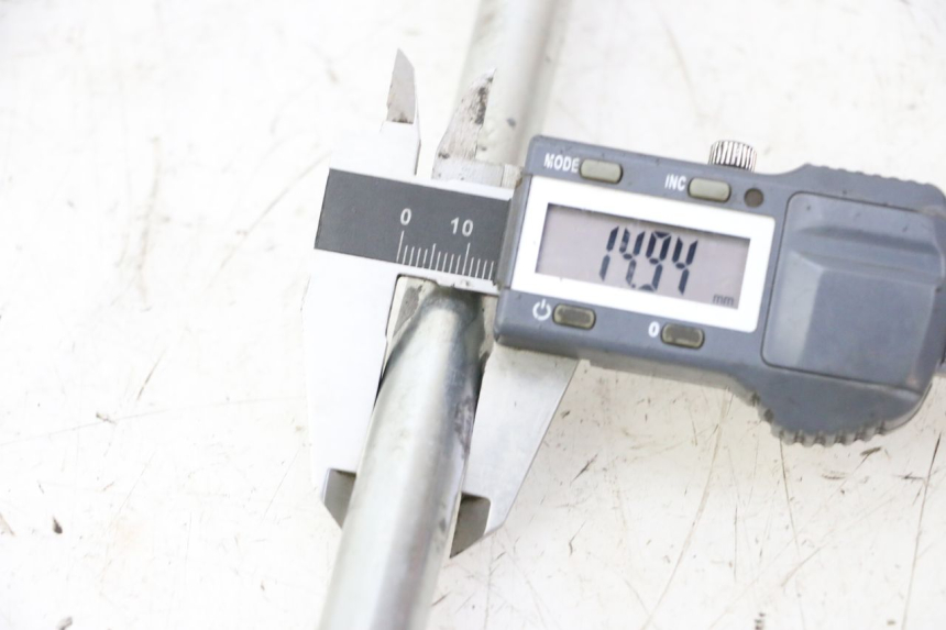 photo de AXE ROUE AVANT MAG POWER R-STREET 50 (2016 - 2025)