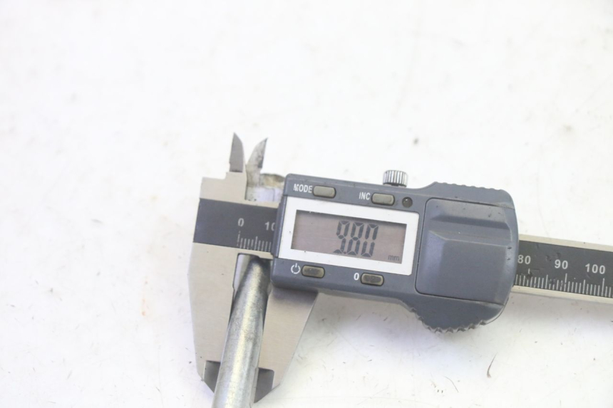 photo de AXE ROUE AVANT TNT MOTOR ROMA 10' 4T 50 (2019 - 2022) - Gros plan technique