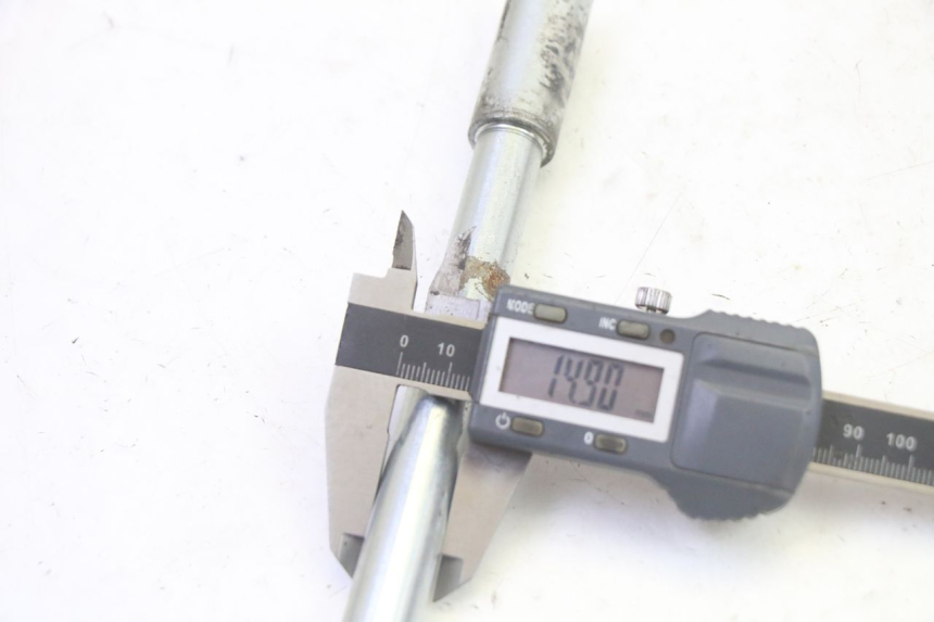 photo de AXE ROUE AVANT GILERA RUNNER SP 50 (2009 - 2017)