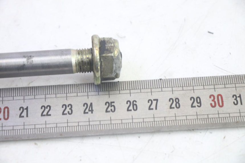 photo de AXE ROUE AVANT DAELIM S1 125 (2007 - 2016) - Autre angle de vue