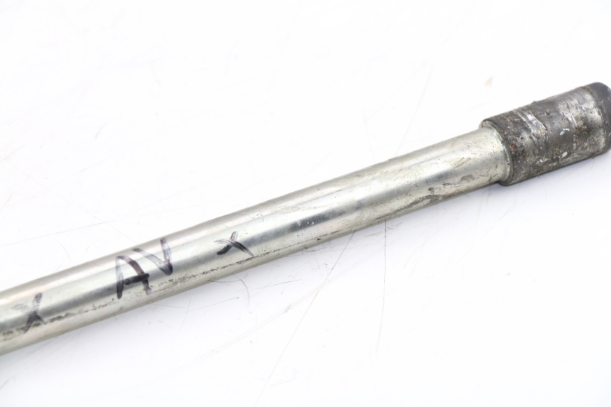 photo de AXE ROUE AVANT PEUGEOT SATELIS COMPRESSOR K15 125 (2006 - 2009)