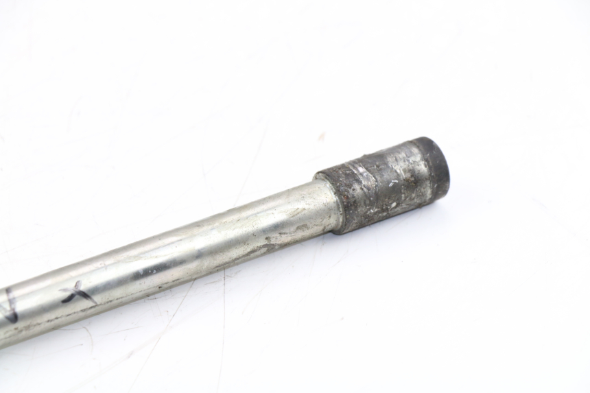 photo de AXE ROUE AVANT PEUGEOT SATELIS COMPRESSOR K15 125 (2006 - 2009)