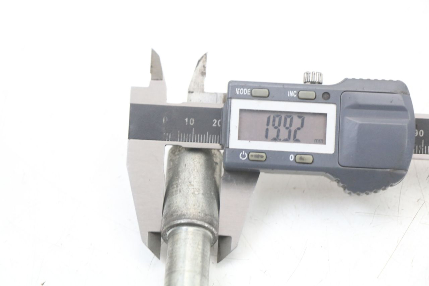 photo de AXE ROUE AVANT APRILIA SCARABEO GT 125 (1999 - 2007)