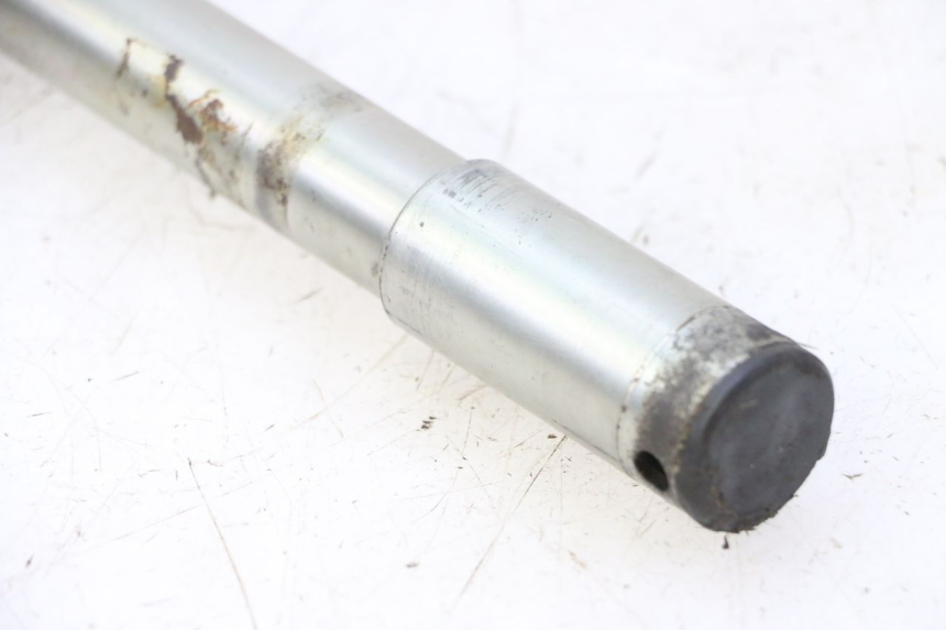 photo de AXE ROUE AVANT TRIUMPH SPRINT 900 (1995 - 1998)