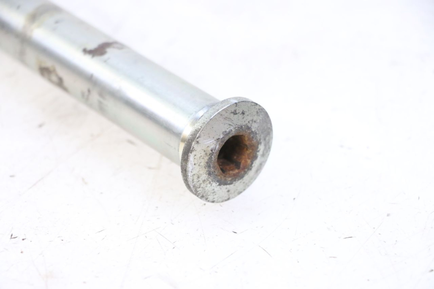 photo de AXE ROUE AVANT TRIUMPH SPRINT 900 (1995 - 1998)