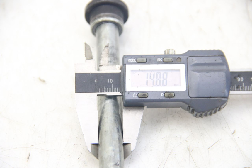 photo de AXE ROUE AVANT YAMAHA SR 125 (1982 - 2003)