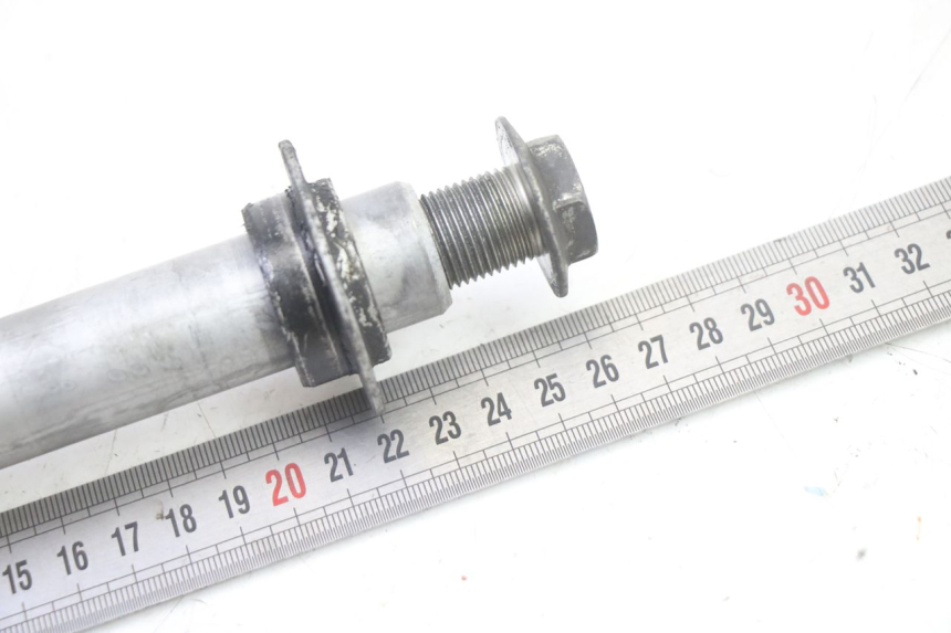 photo de AXE ROUE AVANT HONDA ST PAN EUROPEAN 1300 (2002 - 2013)