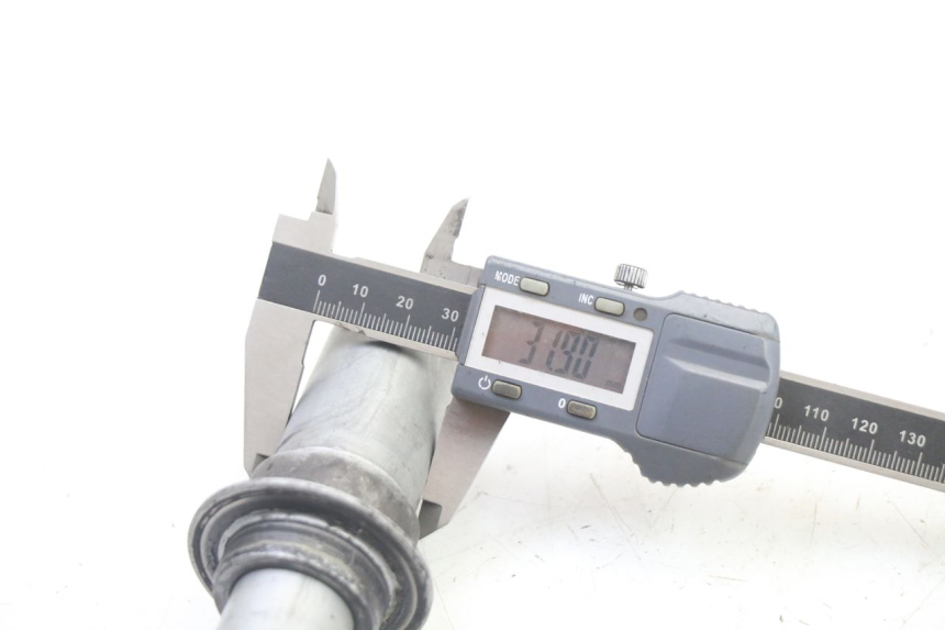 photo de AXE ROUE AVANT HONDA ST PAN EUROPEAN 1300 (2002 - 2013)