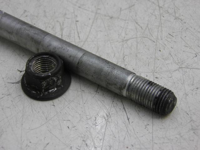 photo de AXE ROUE AVANT SUZUKI TU X TUX VOLTY 125 (1999 - 2001)