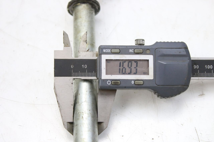 photo de AXE ROUE AVANT SUZUKI SV S 650 (1999 - 2002)