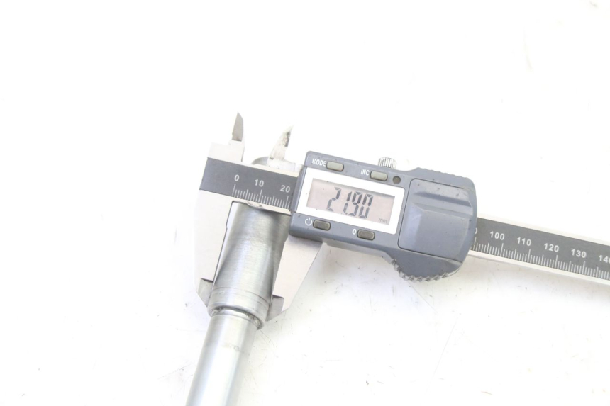 photo de AXE ROUE AVANT SUZUKI SV S 650 (2003 - 2009)