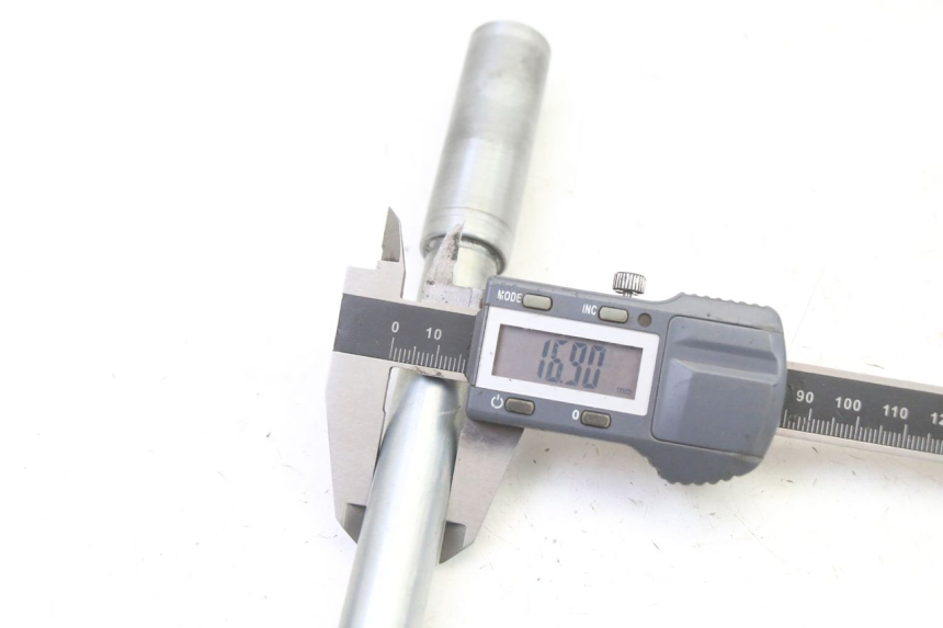 photo de AXE ROUE AVANT SUZUKI SV S 650 (2003 - 2009)