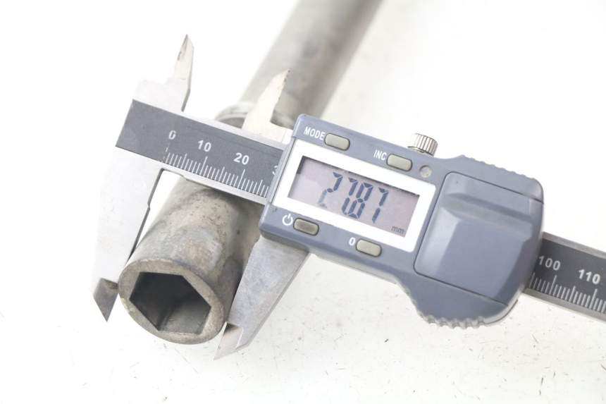 photo de AXE ROUE AVANT YAMAHA TDM ABS 900 (2002 - 2014)