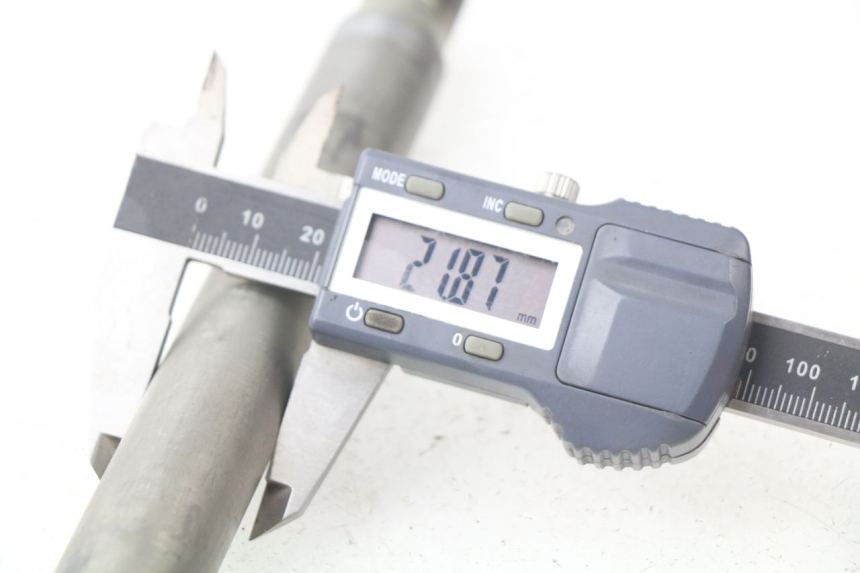 photo de AXE ROUE AVANT YAMAHA TDM ABS 900 (2002 - 2014)