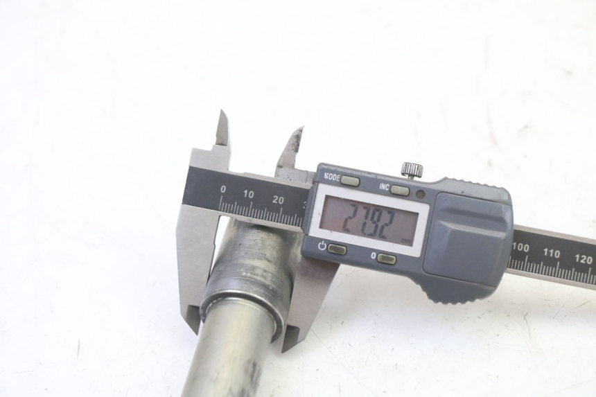 photo de AXE ROUE AVANT YAMAHA TDM ABS 900 (2002 - 2014)