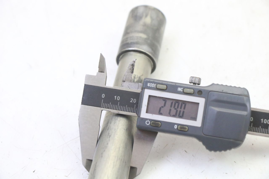 photo de AXE ROUE AVANT YAMAHA TDM ABS 900 (2002 - 2014)