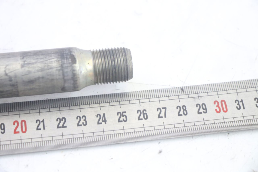 photo de AXE ROUE AVANT YAMAHA TDM ABS 900 (2002 - 2014) - Autre angle de vue