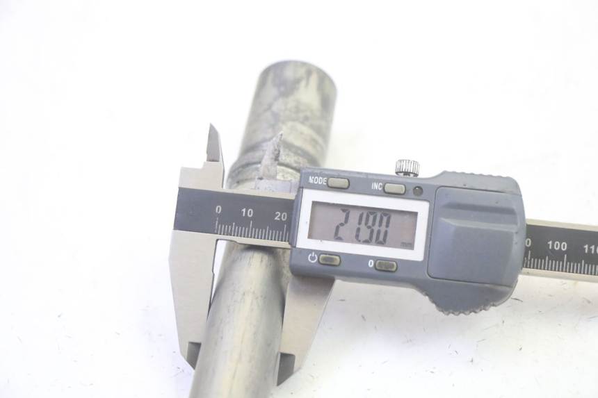 photo de AXE ROUE AVANT YAMAHA TDM ABS 900 (2002 - 2014) - Vue d’ensemble