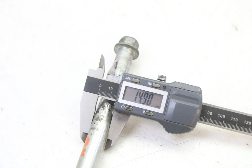 photo de AXE ROUE AVANT YAMAHA TDR DELTABOX 125 (1993 - 2003)