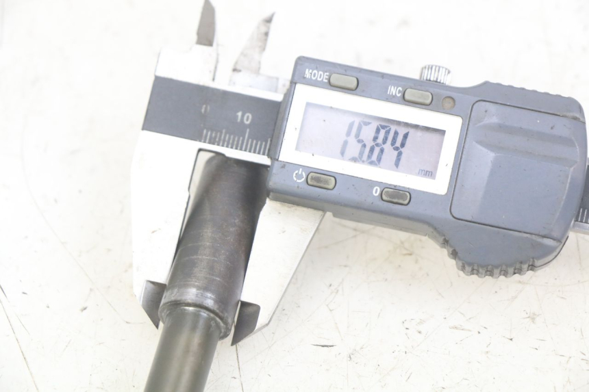 photo de AXE ROUE AVANT MOTRAC URBAN 4T 50 (2016 - 2024)