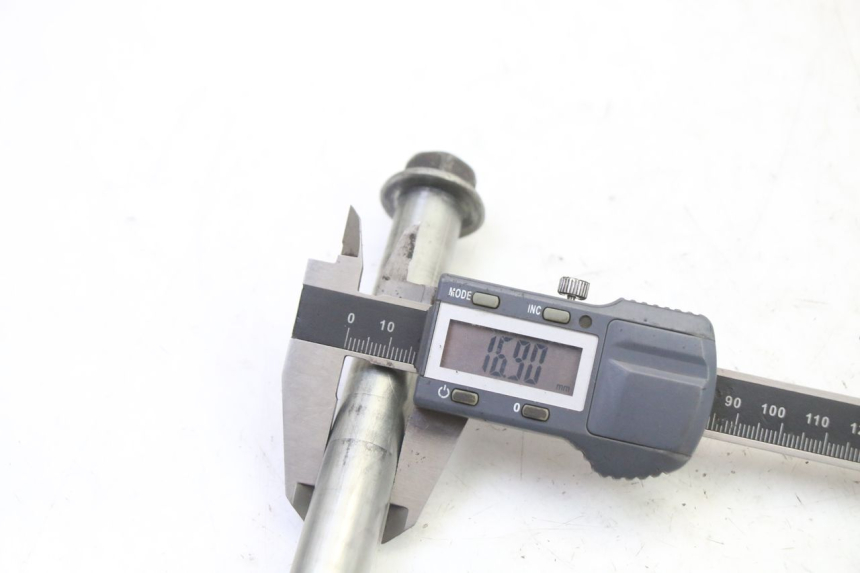 photo de AXE ROUE AVANT YAMAHA XJ6 ABS 600 (2008 - 2016)