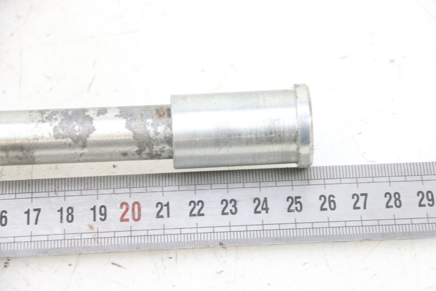 photo de AXE ROUE AVANT KAWASAKI ZR 7 750 (1999 - 2001) - Détail de la pièce