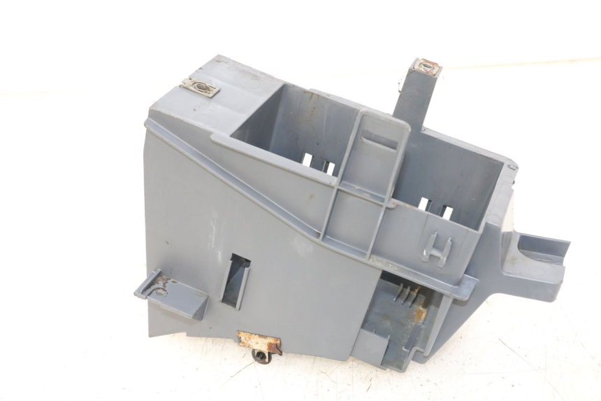 photo de BAC A BATTERIE PEUGEOT SATELIS COMPRESSOR K15 125 (2006 - 2009)