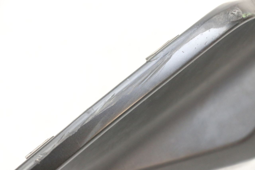 photo de BAS DE CAISSE ARRIERE DROIT SUZUKI BURGMAN 650 (2013 - 2020)