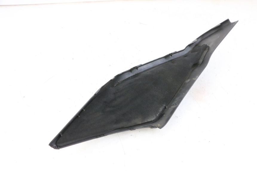 photo de BAS DE CAISSE ARRIERE DROIT SUZUKI BURGMAN 650 (2013 - 2020)