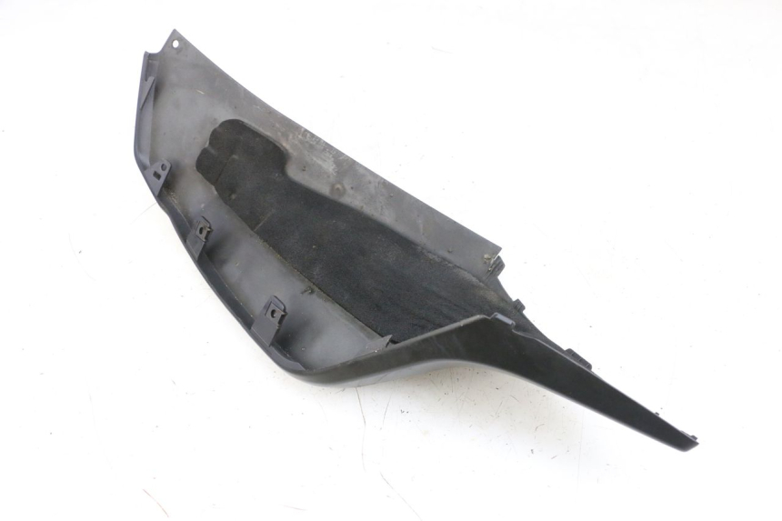 photo de BAS DE CAISSE ARRIERE DROIT SUZUKI BURGMAN 650 (2013 - 2020)