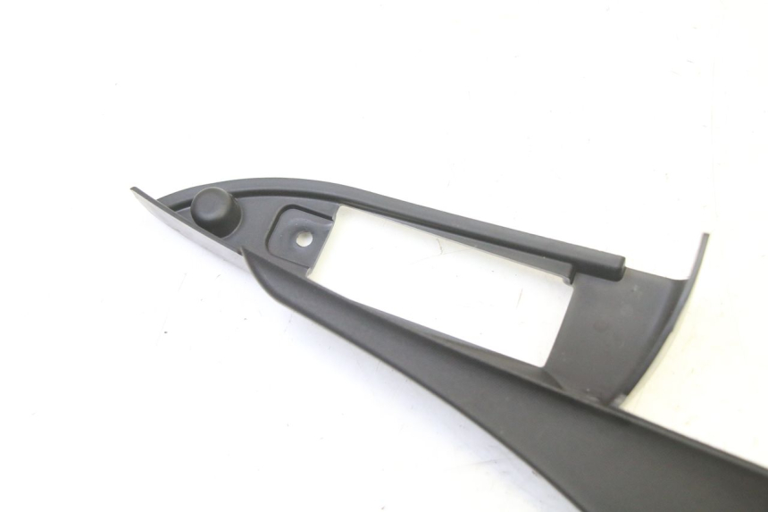 photo de BAS DE CAISSE ARRIERE DROIT PIAGGIO MP3 HPE 310 (2024 - 2025)