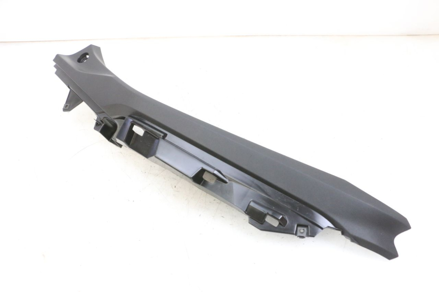 photo de BAS DE CAISSE ARRIERE DROIT YAMAHA TRICITY 300 (2020 - 2024) - Vue d’ensemble