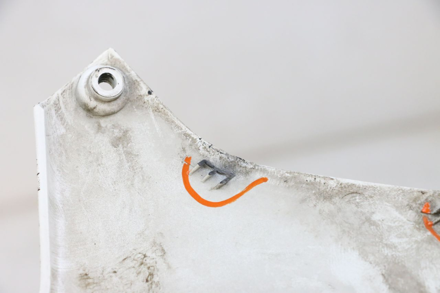 photo de BAS DE CAISSE ARRIERE DROIT PIAGGIO VESPA GTS SUPER IE 125 (2009 - 2016) - Zoom état d’usage