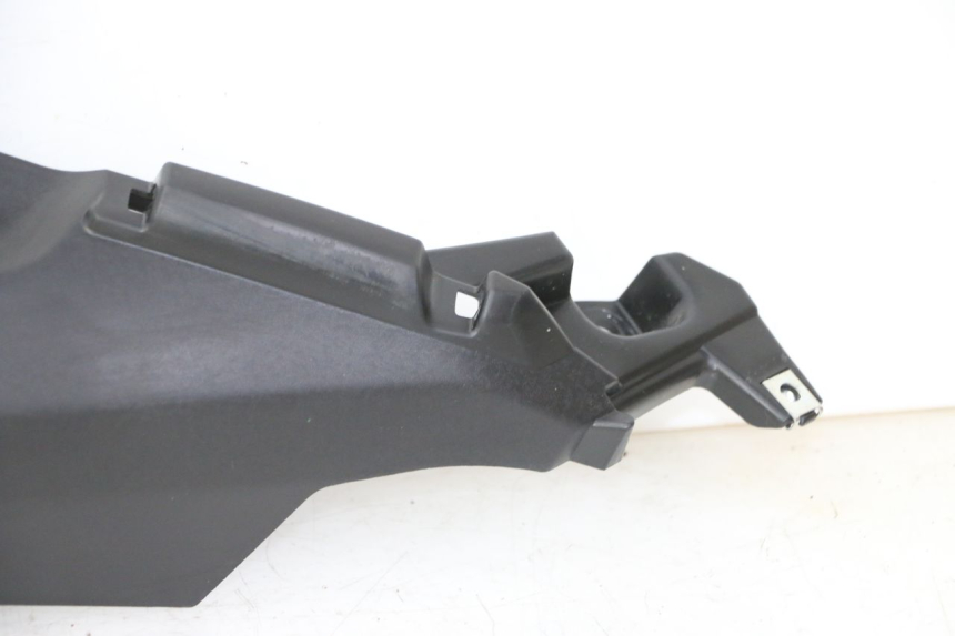 photo de BAS DE CAISSE ARRIERE DROIT YAMAHA XMAX X-MAX 125 (2021 - 2025)