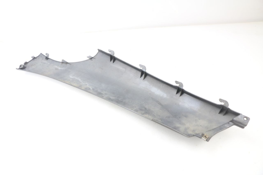 photo de BAS DE CAISSE ARRIERE DROIT PIAGGIO X9 125 (2000 - 2003)