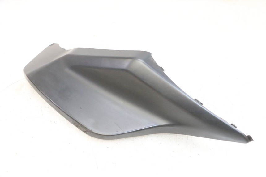 photo de BAS DE CAISSE ARRIERE GAUCHE SUZUKI BURGMAN 650 (2013 - 2020)