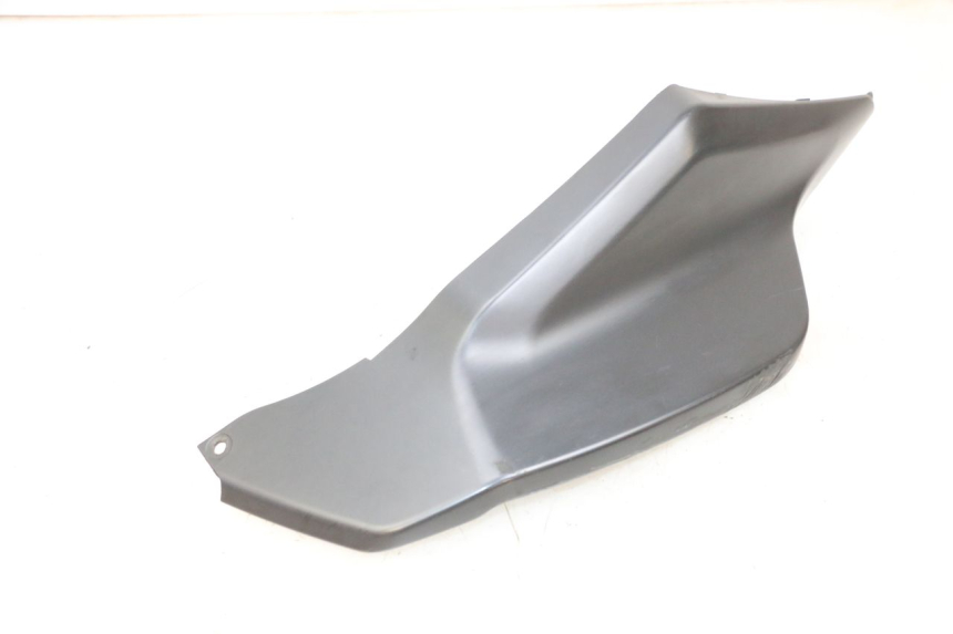 photo de BAS DE CAISSE ARRIERE GAUCHE SUZUKI BURGMAN 650 (2013 - 2020)