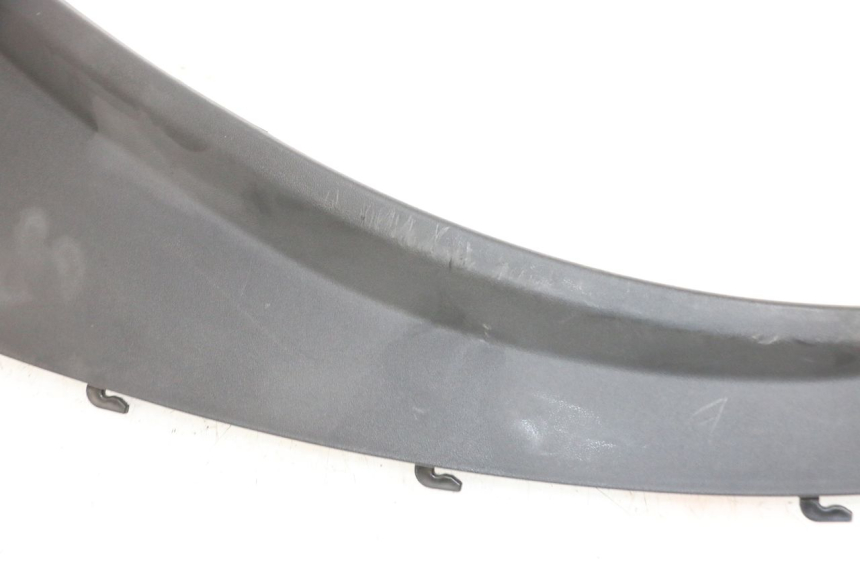 photo de BAS DE CAISSE ARRIERE GAUCHE PIAGGIO MP3 RL 250 (2007 - 2010) - Gros plan technique