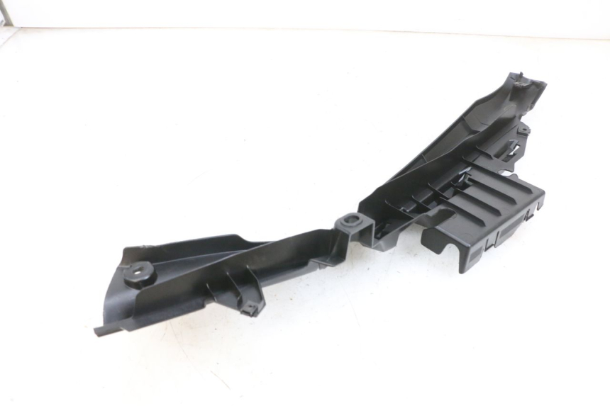 photo de BAS DE CAISSE ARRIERE GAUCHE YAMAHA TRICITY 300 (2020 - 2024) - Détail de la pièce