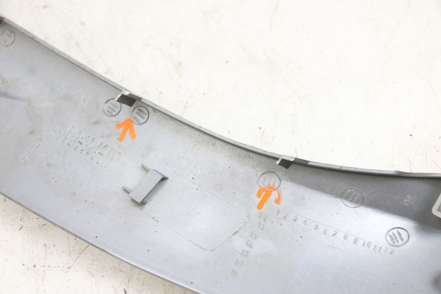 photo de BAS DE CAISSE DROIT SYM GTS EVO 125 (2009 - 2013) - Autre angle de vue