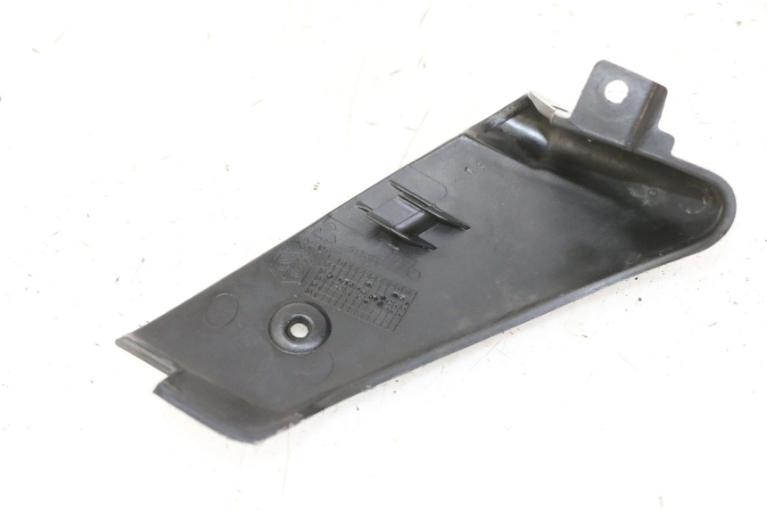 photo de BAS DE CAISSE DROIT PIAGGIO VESPA GRANTURISMO 200 (2004 - 2005)