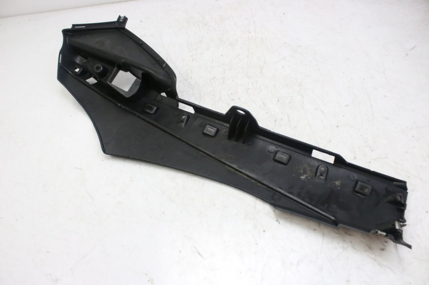 photo de BAS DE CAISSE GAUCHE PIAGGIO FLY 4T 50 (2013 - 2017)