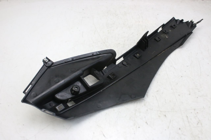 photo de BAS DE CAISSE GAUCHE PIAGGIO FLY 4T 50 (2013 - 2017)