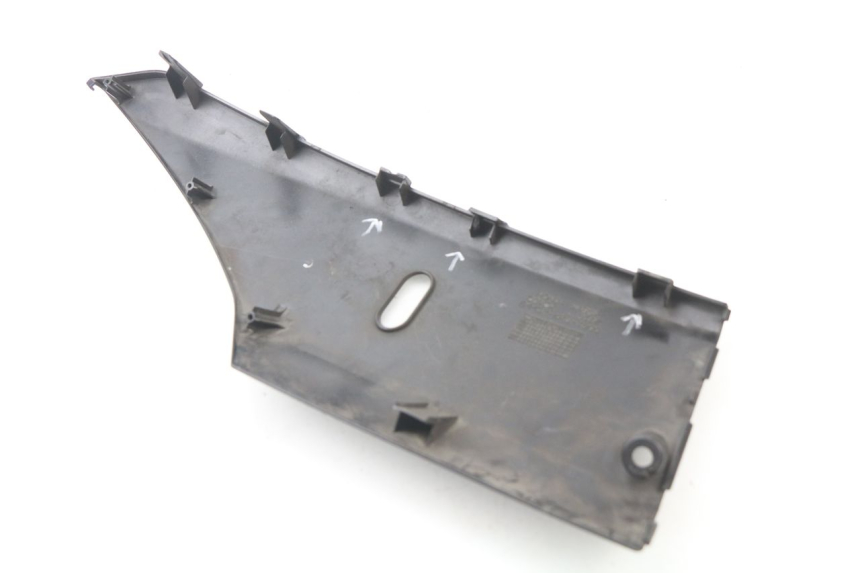 photo de BAS DE CAISSE GAUCHE HONDA FES S-WING SWING 125 (2007 - 2015) - Gros plan technique