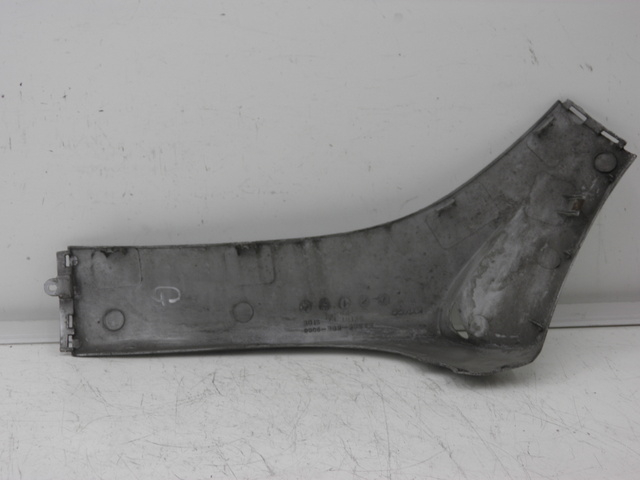 photo de BAS DE CAISSE GAUCHE KYMCO SPACER 50 (1998 - 2009) - Gros plan technique